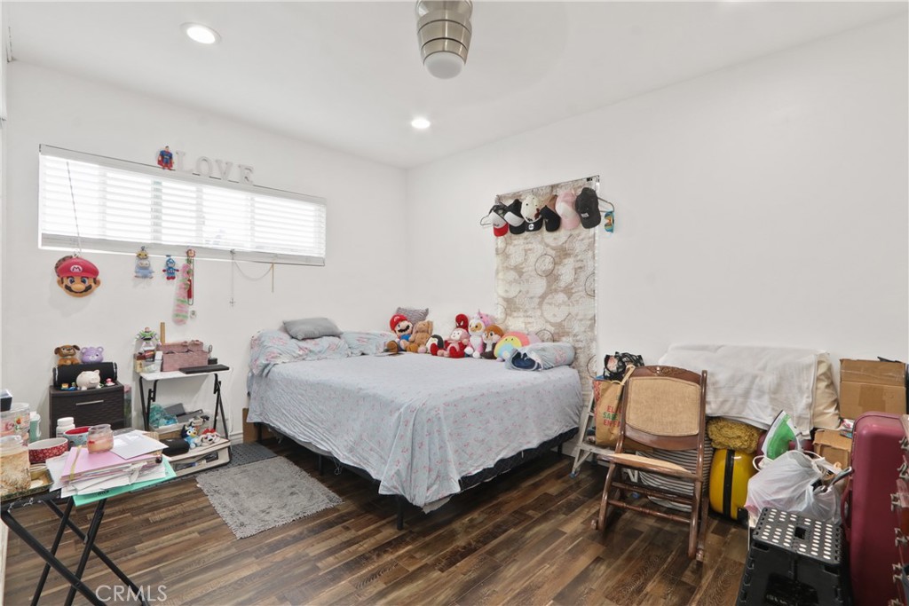 3129 W Olinda