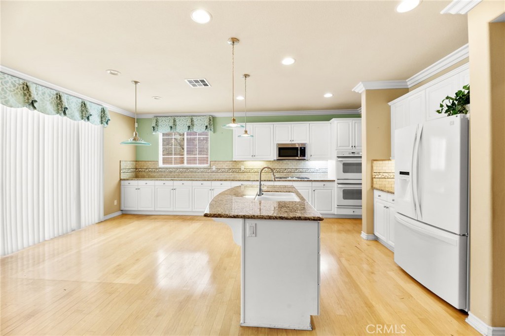 39894 Camden Court