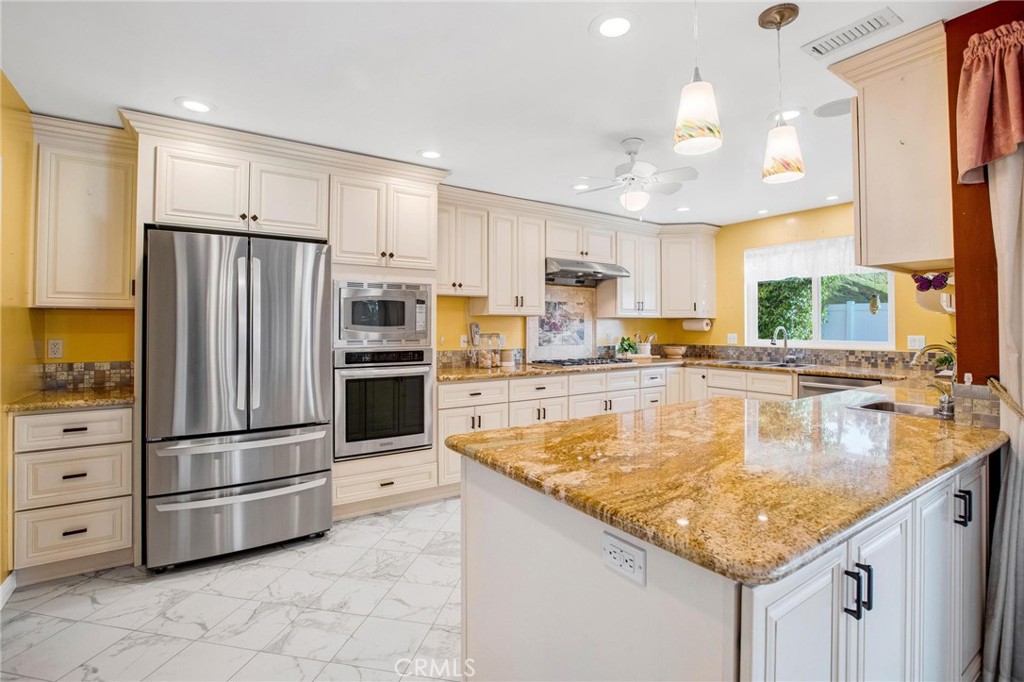 23924 Highland Valley Road