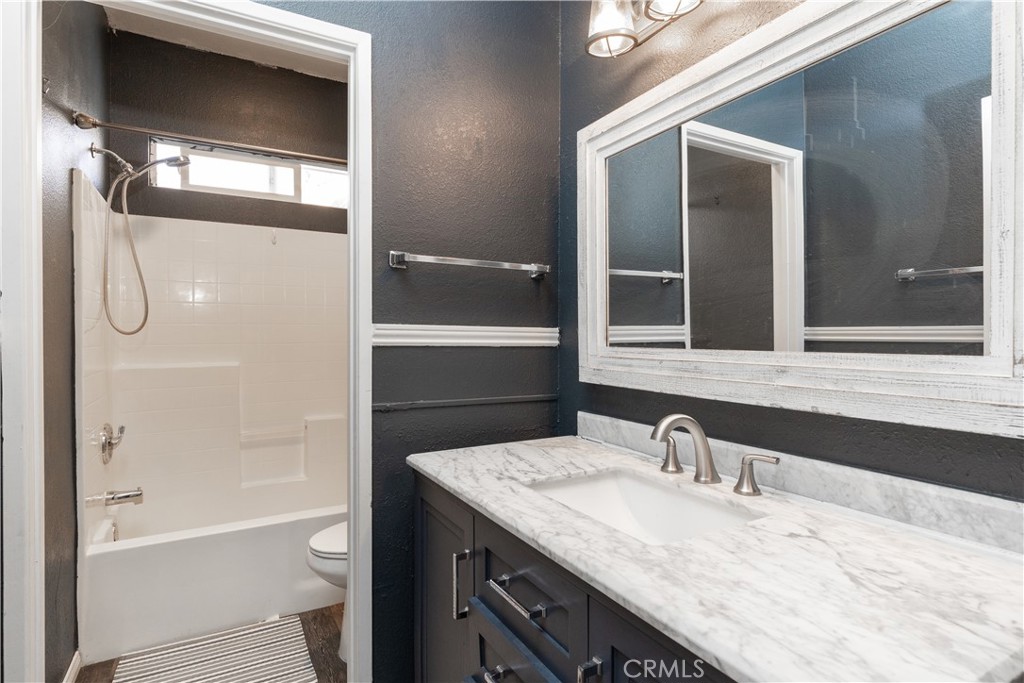 8953 Glenwood Avenue