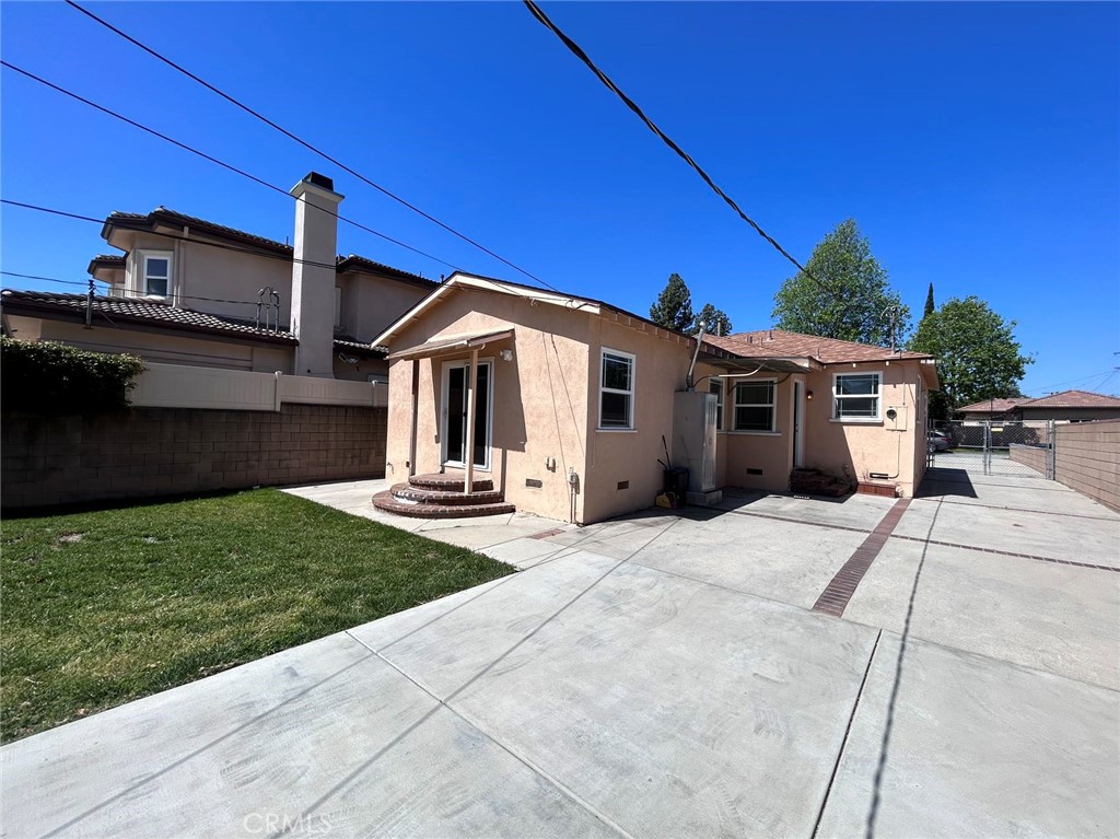 5452 Loma Avenue A