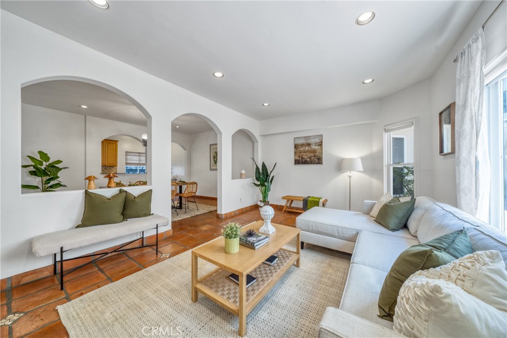 640 N Sweetzer Avenue 4