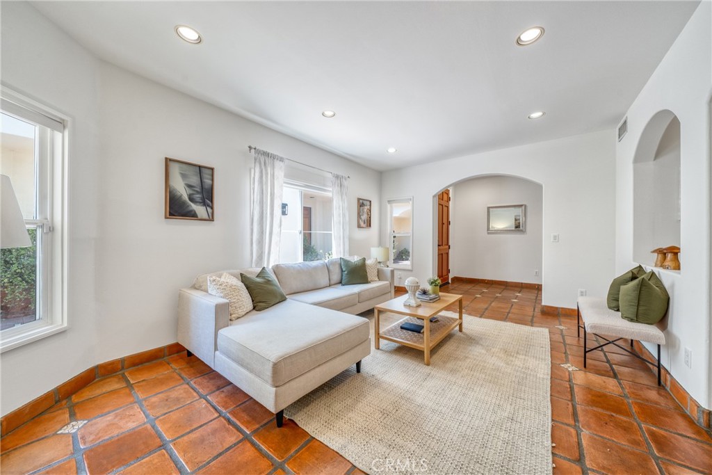 640 N Sweetzer Avenue 4