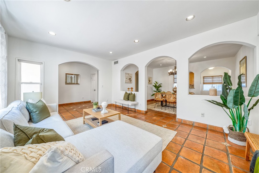 640 N Sweetzer Avenue 4