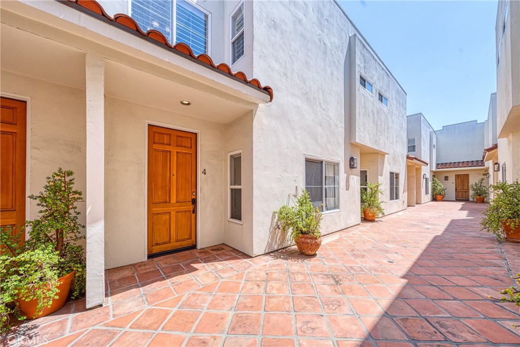 640 N Sweetzer Avenue 4