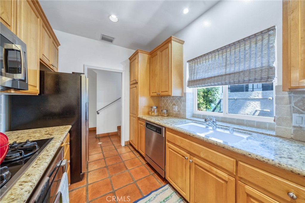 640 N Sweetzer Avenue 4