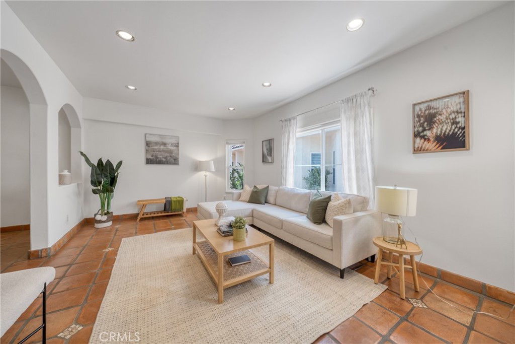 640 N Sweetzer Avenue 4