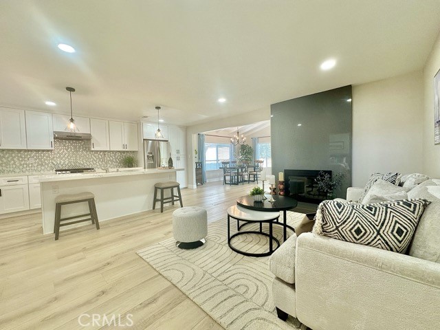 968 N Feather Avenue