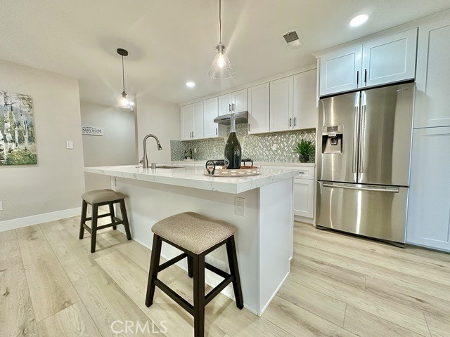 968 N Feather Avenue