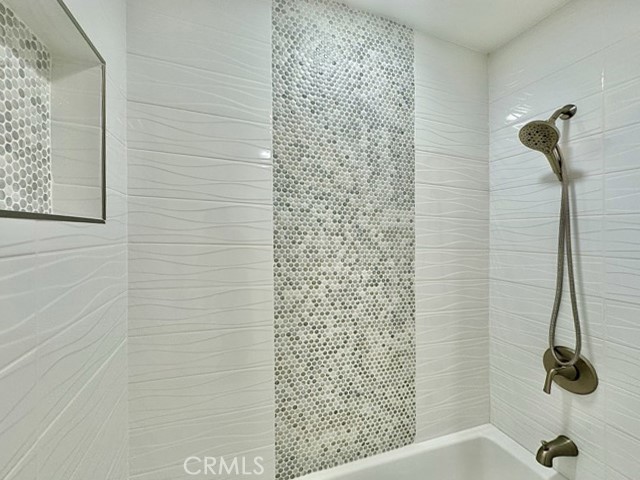 968 N Feather Avenue