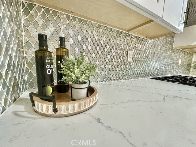 968 N Feather Avenue