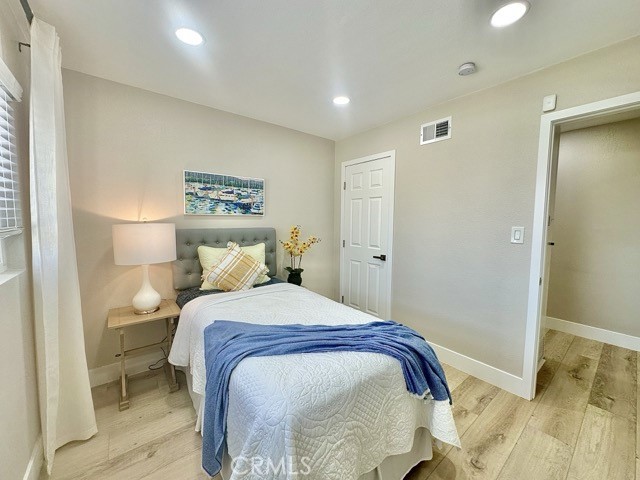 968 N Feather Avenue