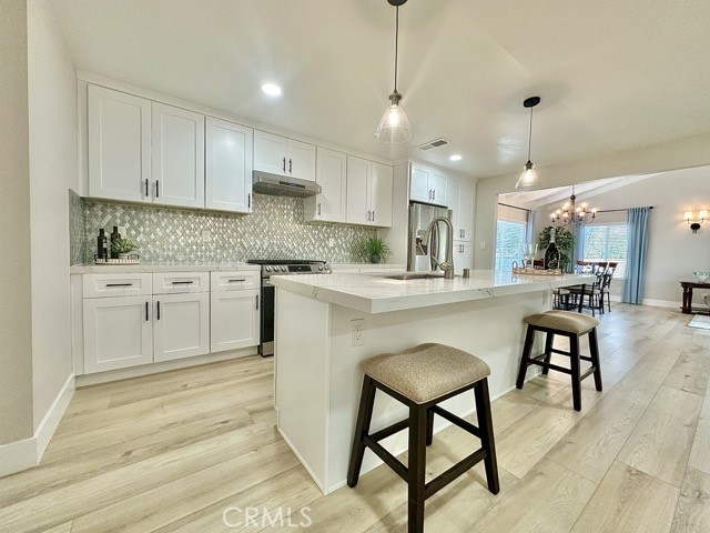 968 N Feather Avenue