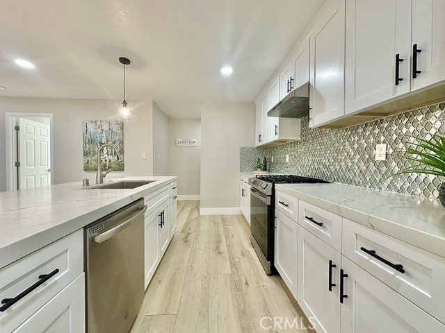 968 N Feather Avenue