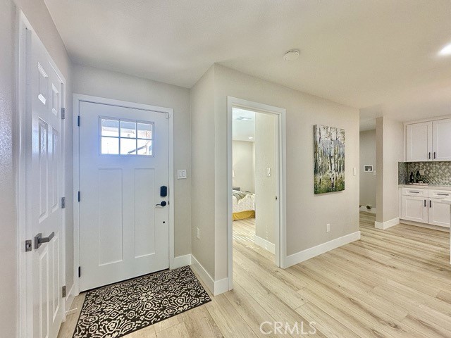 968 N Feather Avenue