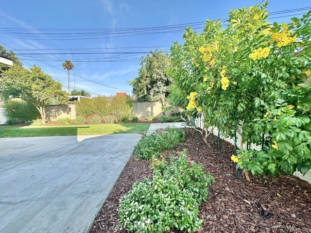 968 N Feather Avenue