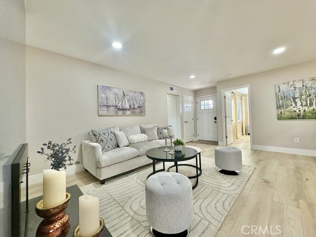 968 N Feather Avenue