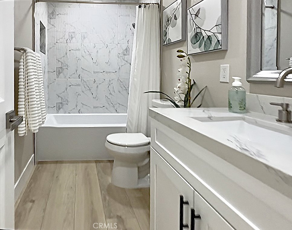 968 N Feather Avenue