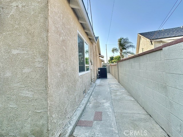 968 N Feather Avenue