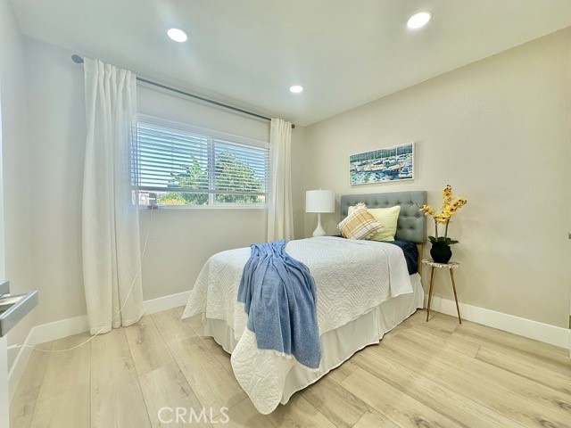 968 N Feather Avenue