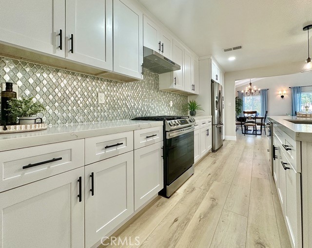 968 N Feather Avenue