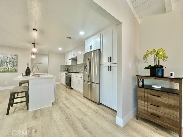 968 N Feather Avenue