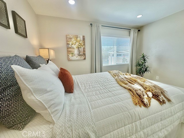 968 N Feather Avenue