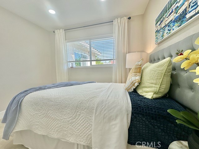 968 N Feather Avenue