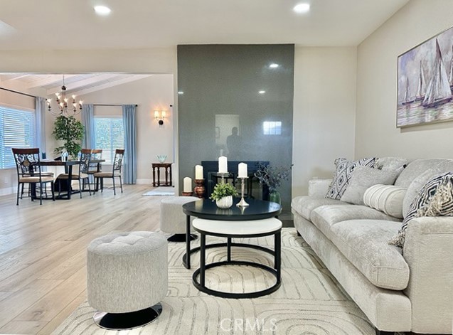 968 N Feather Avenue