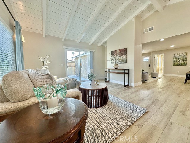 968 N Feather Avenue