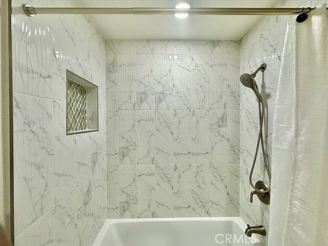 968 N Feather Avenue