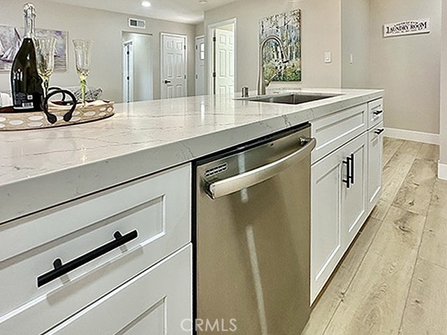 968 N Feather Avenue