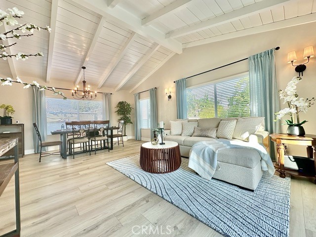 968 N Feather Avenue