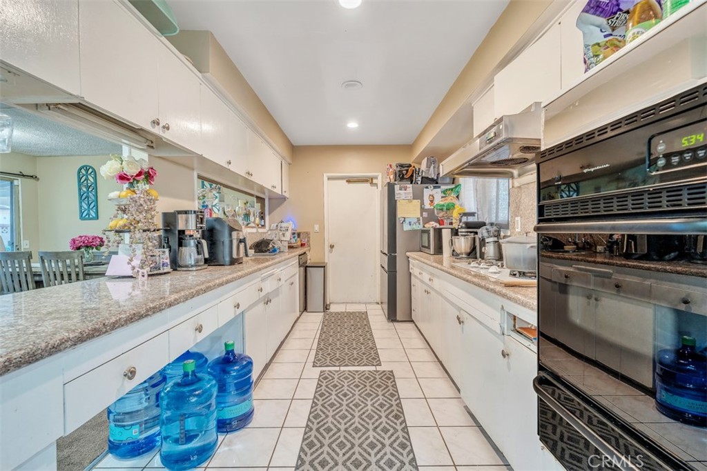 1890 College View Drive