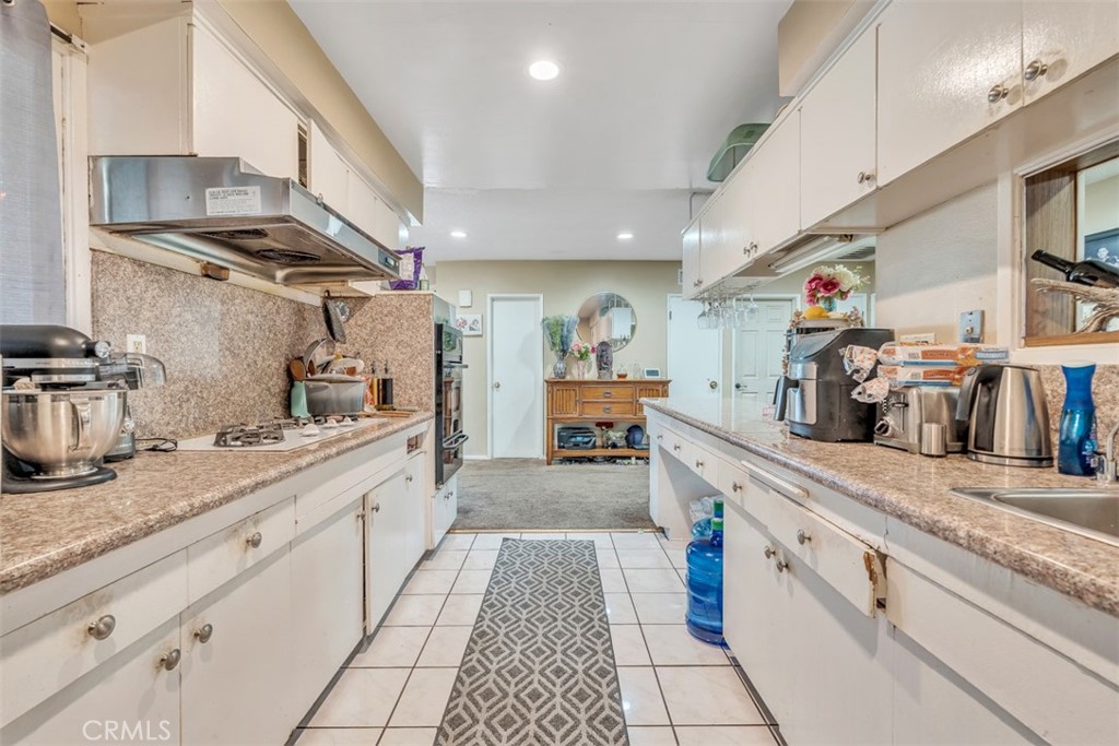 1890 College View Drive