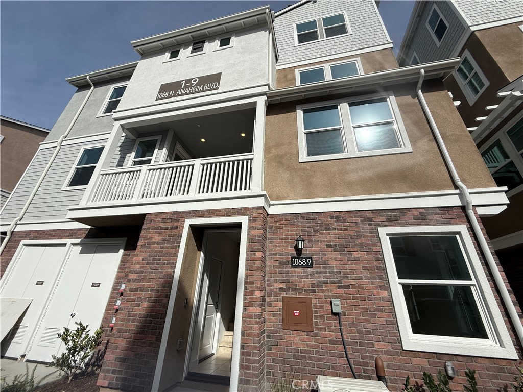 1068 N Anaheim Blvd 9