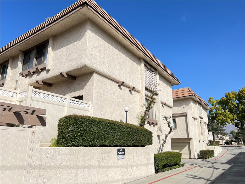 848 W Huntington Drive 11