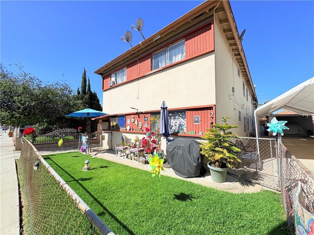 649 Leonard Avenue 1/4