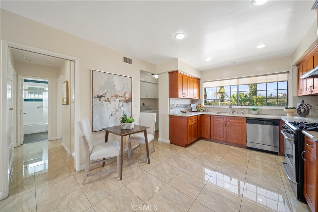 979 Ridgecrest Street