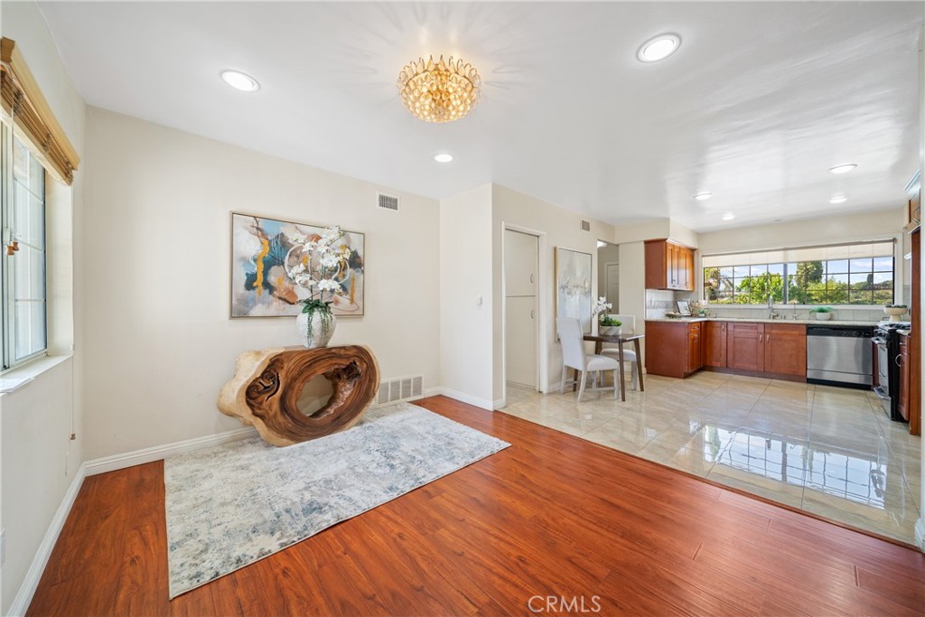 979 Ridgecrest Street