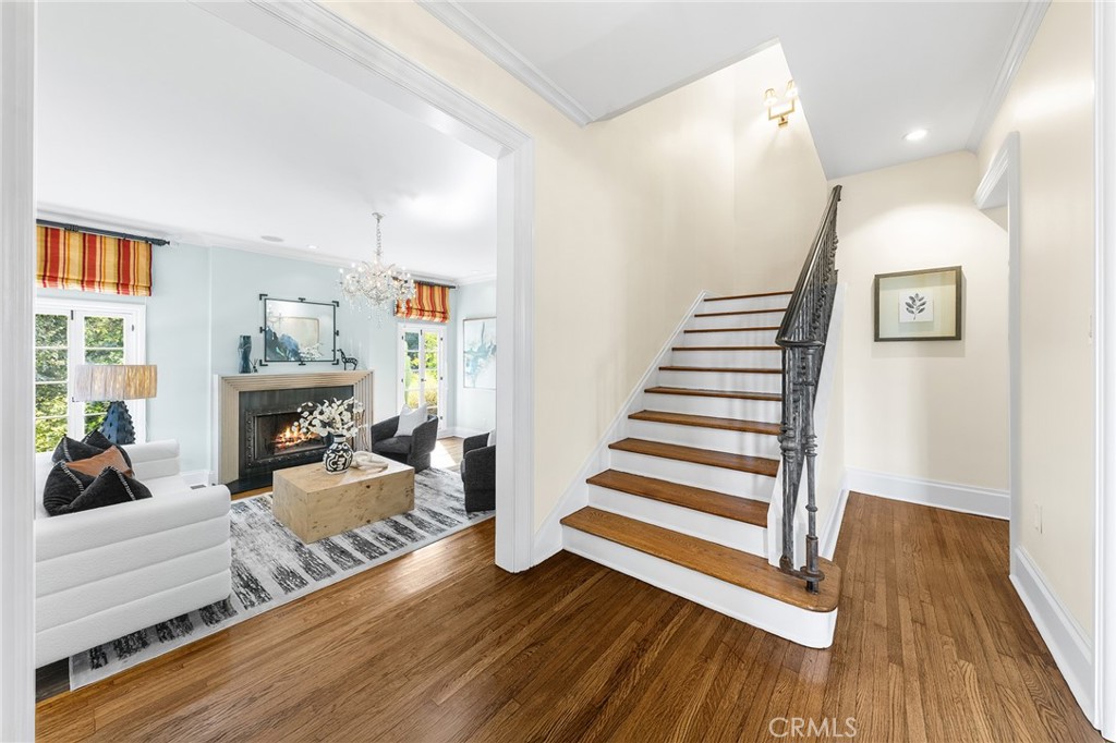 375 La Mirada Avenue