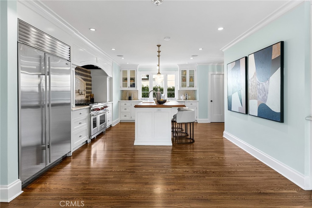 375 La Mirada Avenue