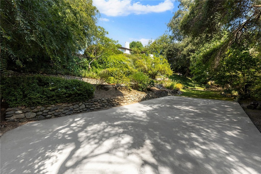 375 La Mirada Avenue