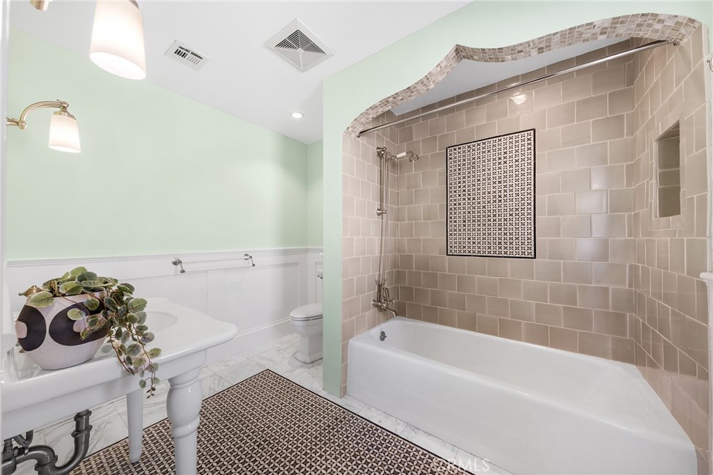 375 La Mirada Avenue