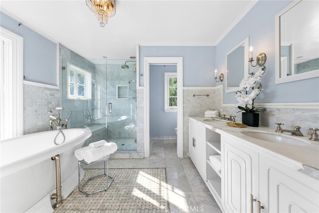 375 La Mirada Avenue