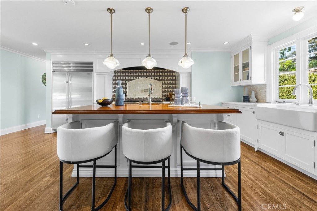 375 La Mirada Avenue