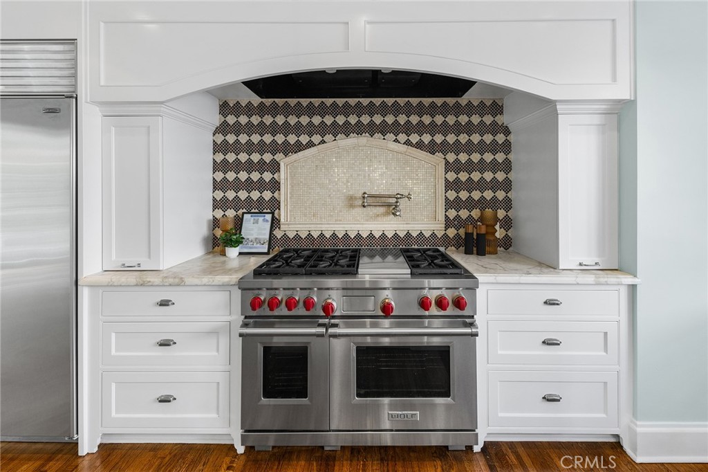 375 La Mirada Avenue