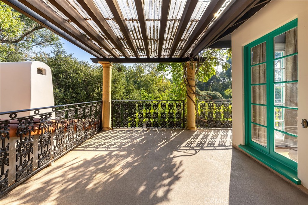 375 La Mirada Avenue