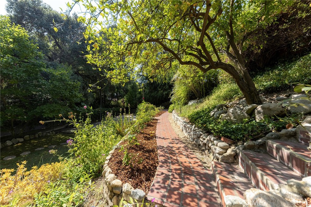 375 La Mirada Avenue