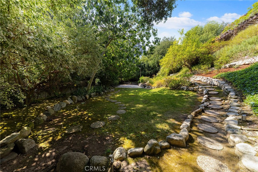 375 La Mirada Avenue